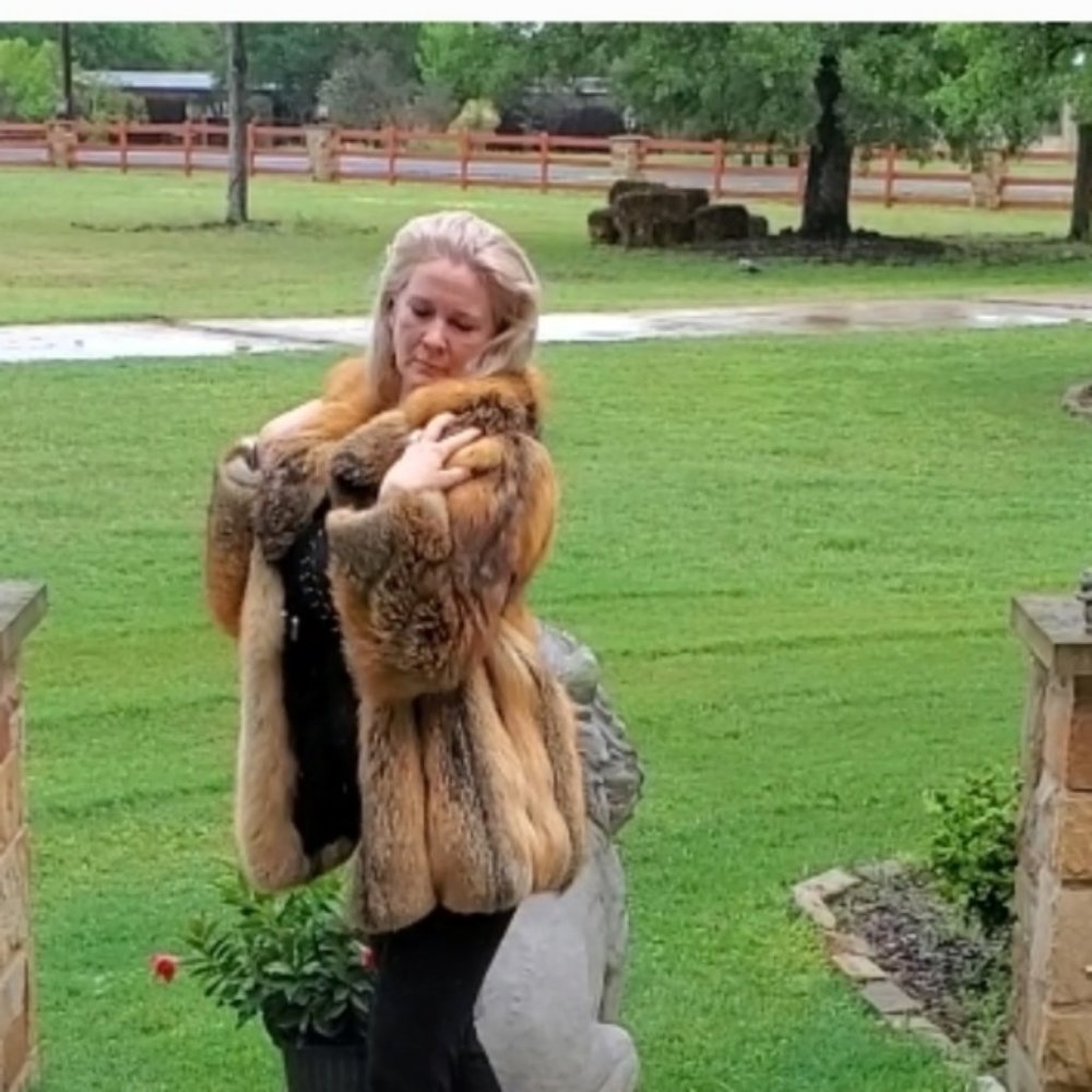 Amazing Parisian Red Fox Fur Coat - Picture 15 of 16